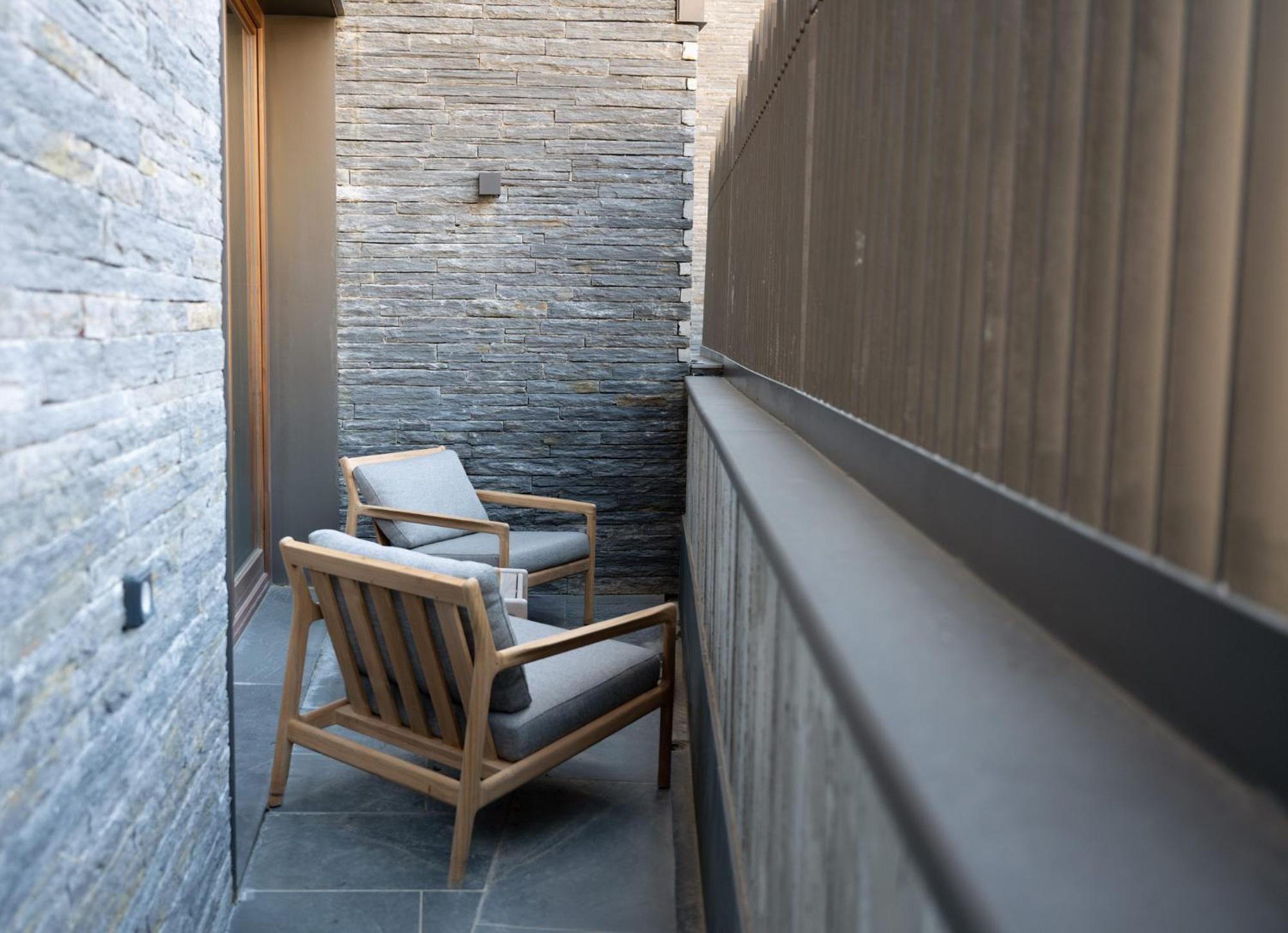 Isard Residences By Leo Apartment