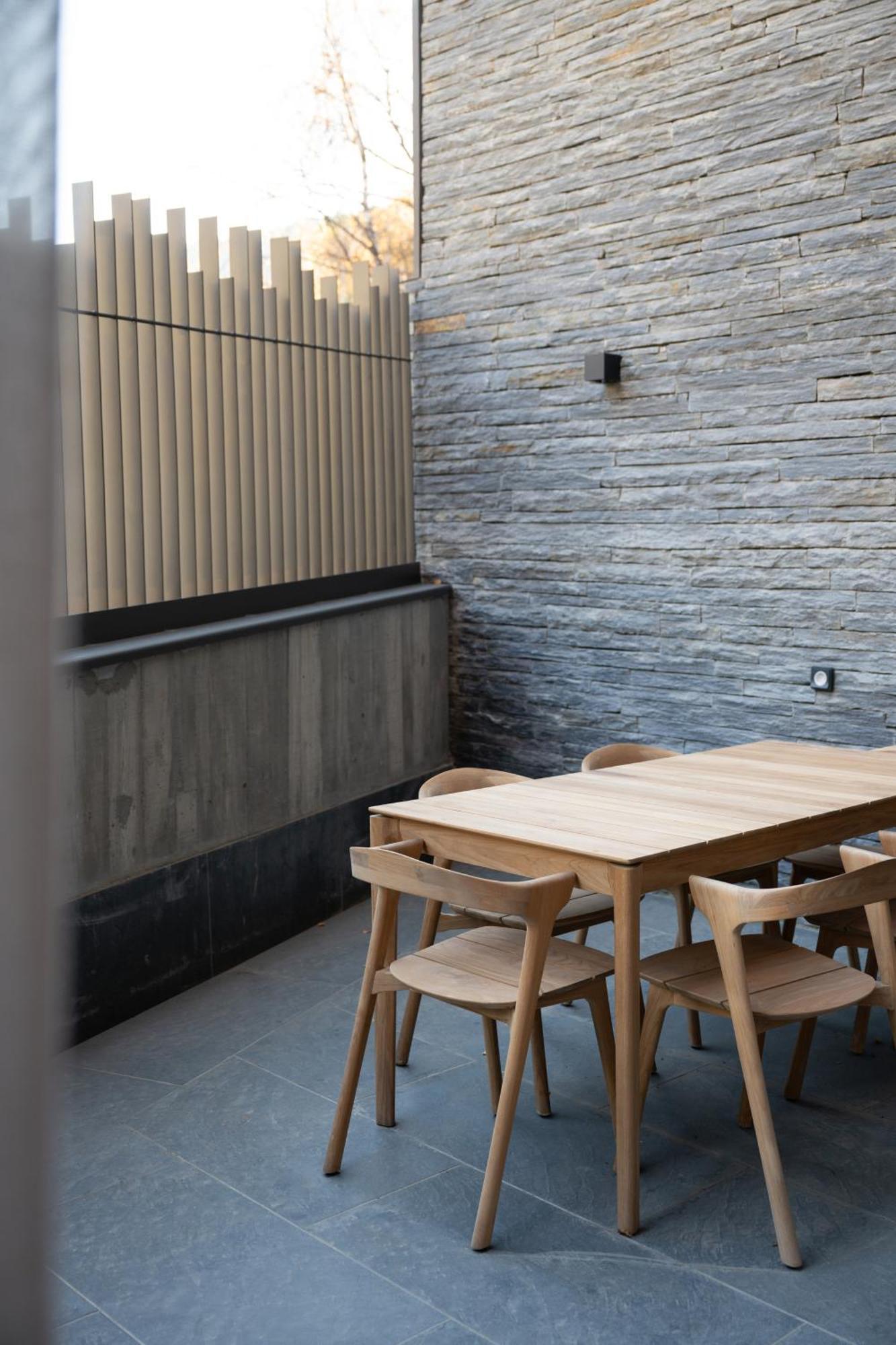 Isard Residences By Leo Apartment