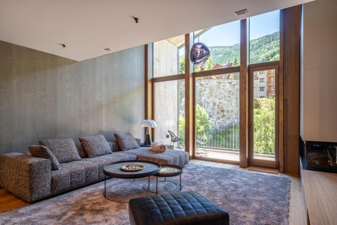 Isard Penthouse &