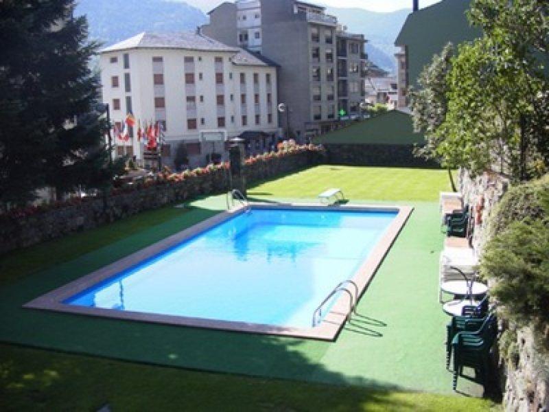Hotel Rutllan & 4*
