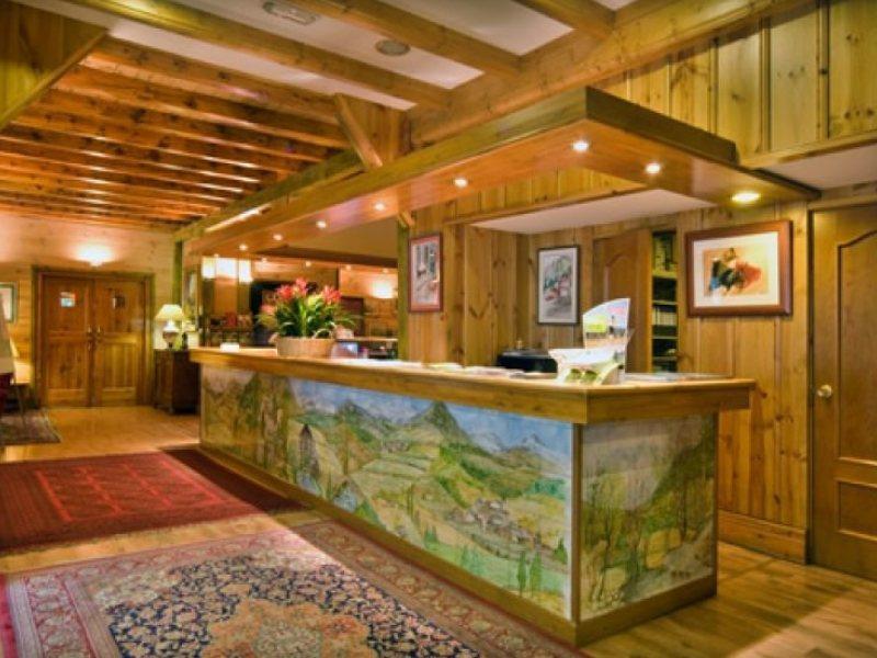 Hotel Rutllan & 4*