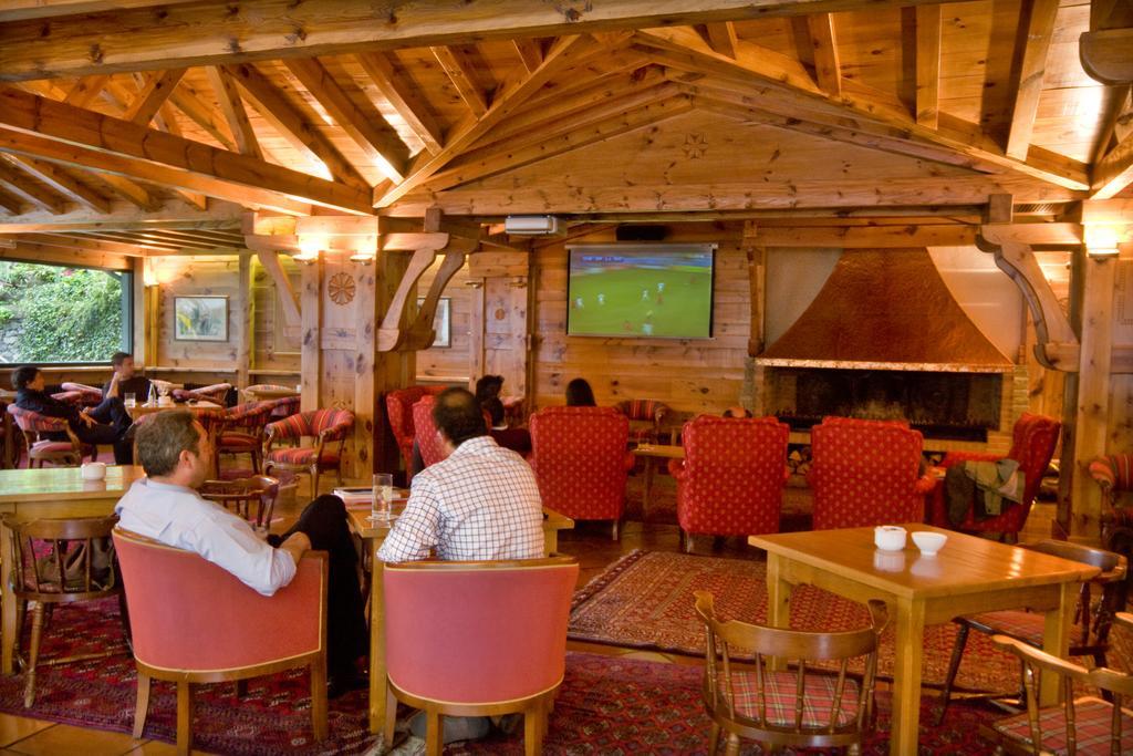 Hotel Rutllan & 4*