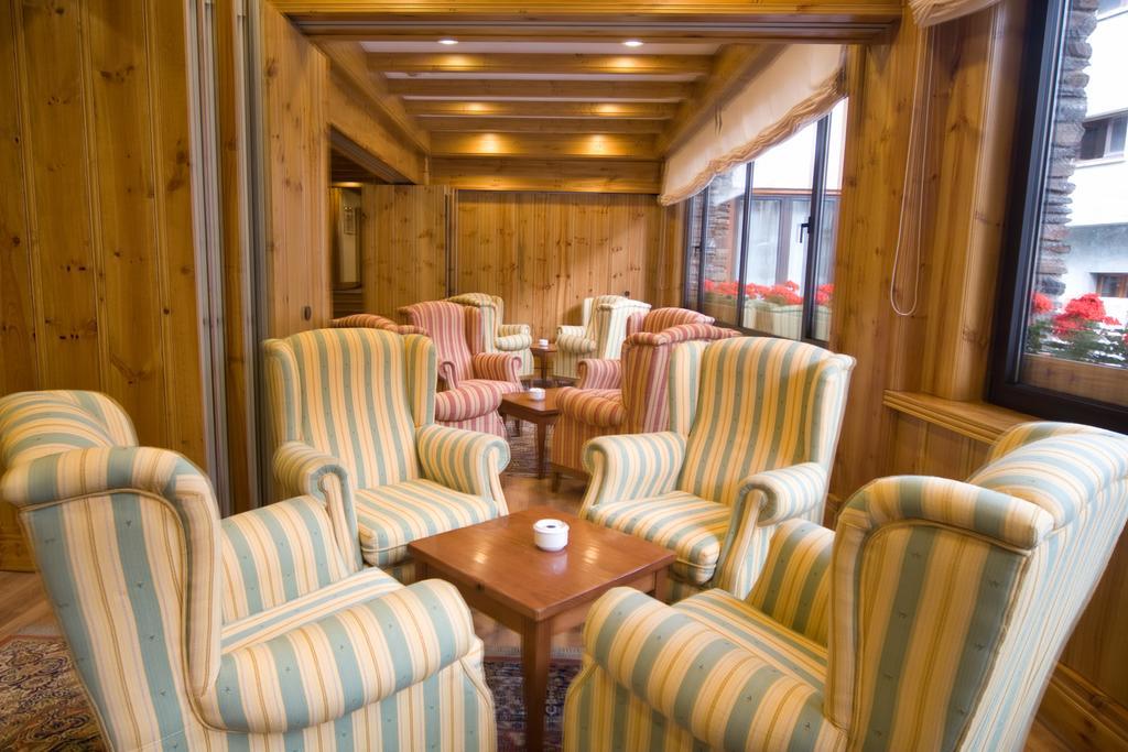 Hotel Rutllan & 4*