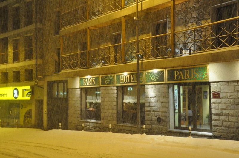 Yomo Petit Paris 3* Encamp