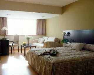 Hotel Husa Centric 4*
