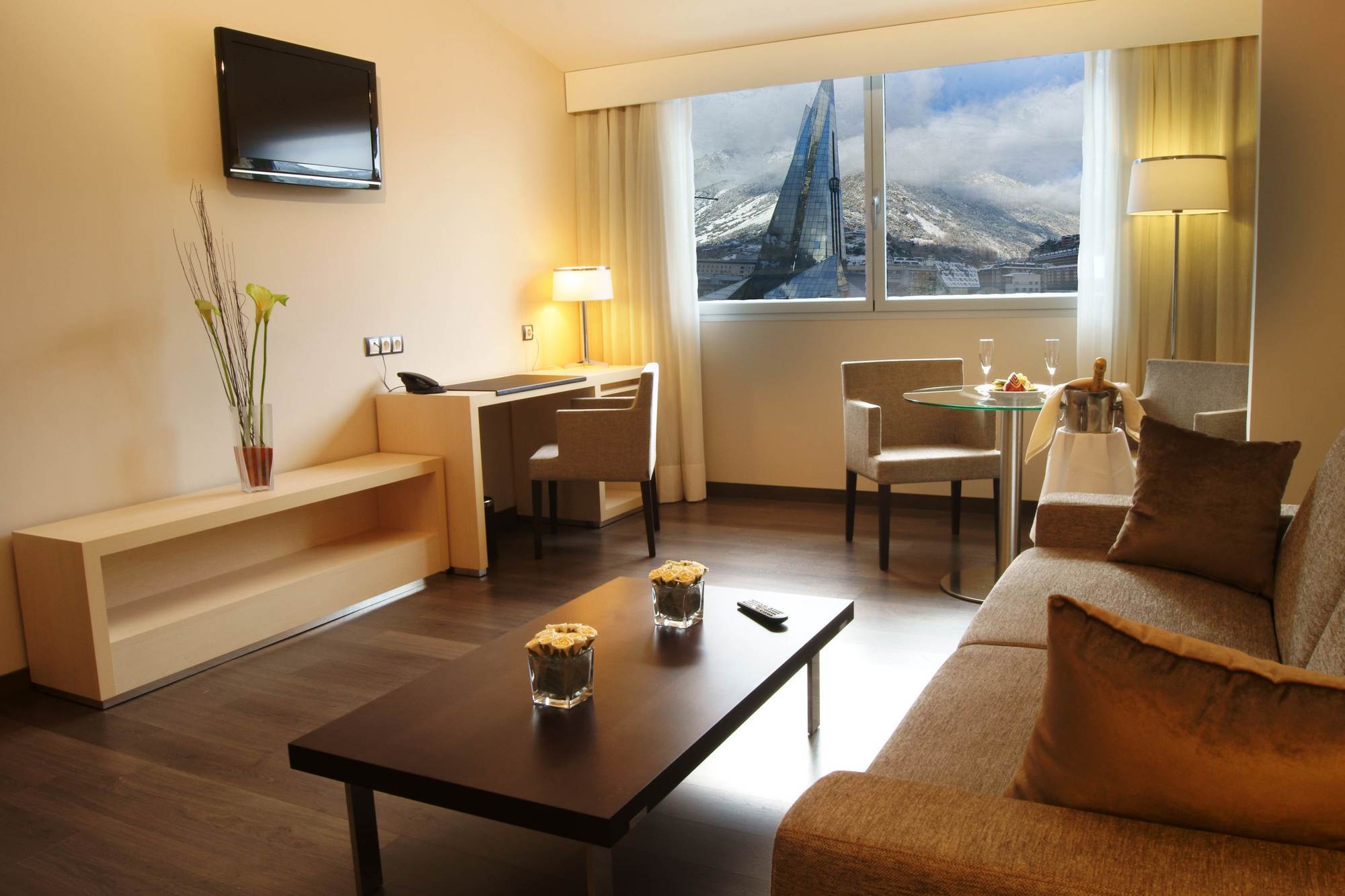 Hotel Yomo Mola Park 4*