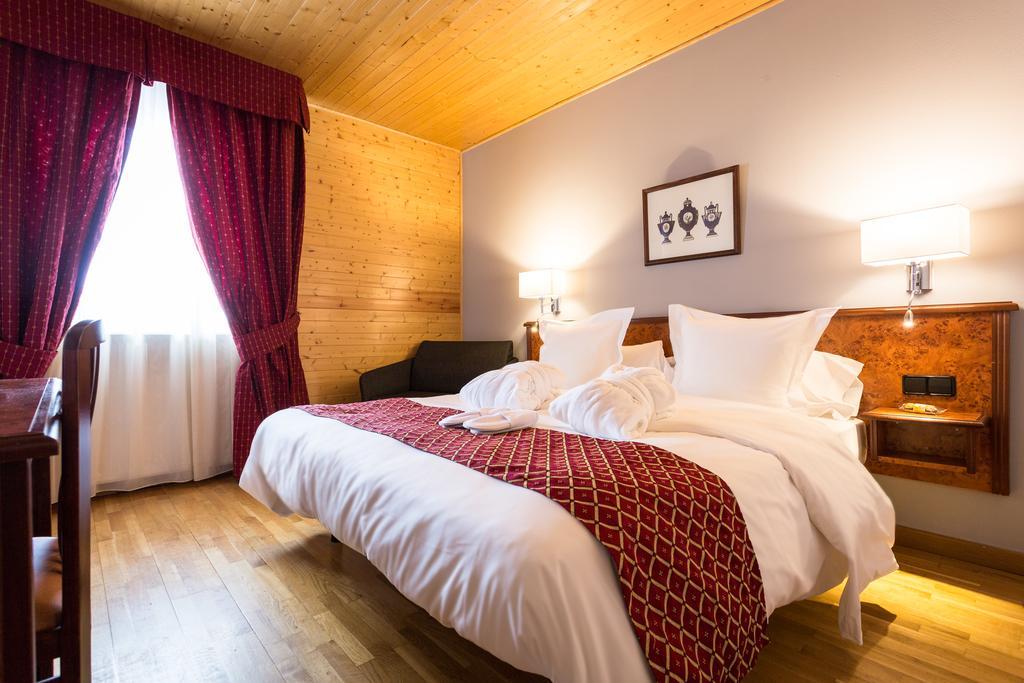 & Llop Gris Hotel