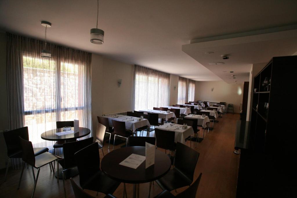 Obaga Blanca & Hotel Canillo