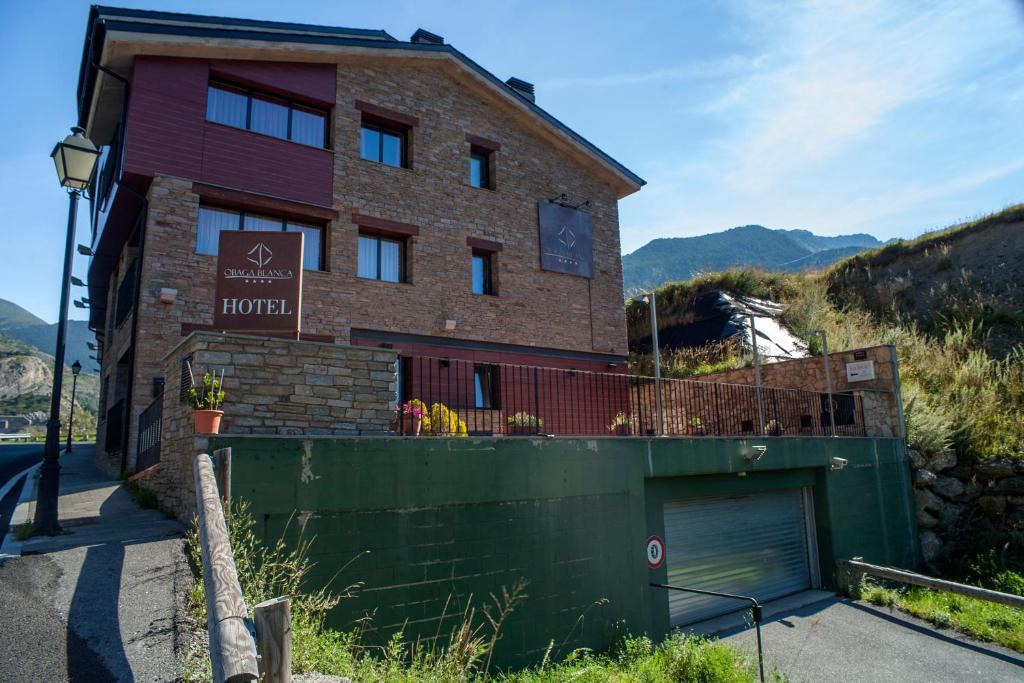 Obaga Blanca & Hotel 4*