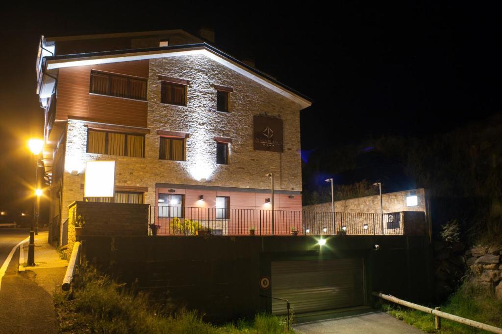 Obaga Blanca & Hotel 4*