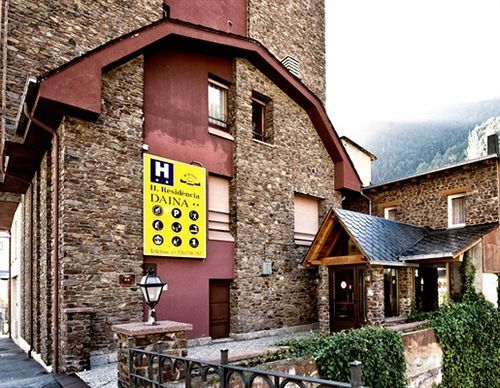 Residencia Daina Hotel 2*