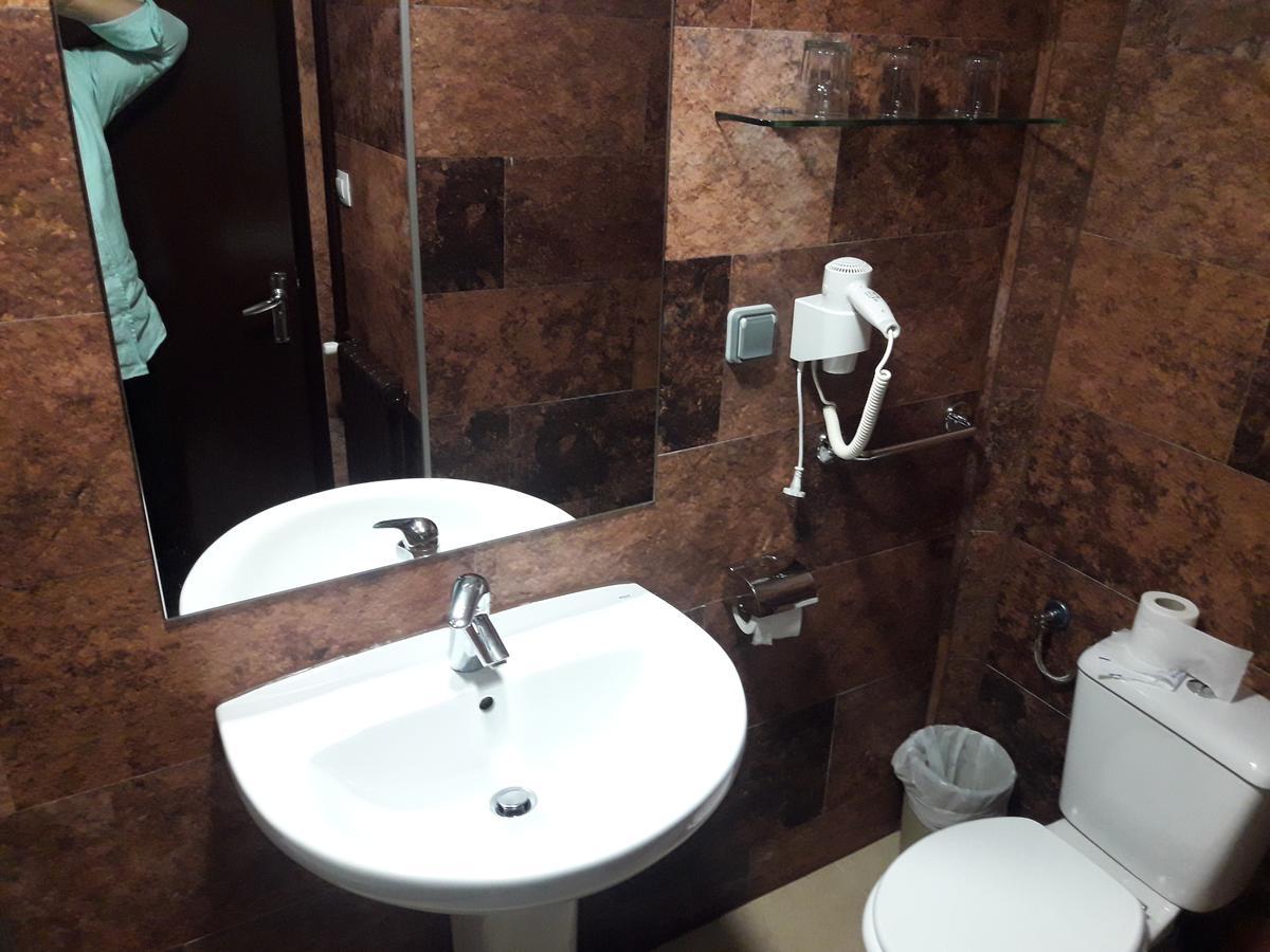 Residencia Nuria Pensión 2*