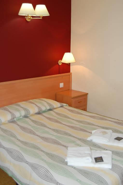 Residencia Nuria Pensión 2*