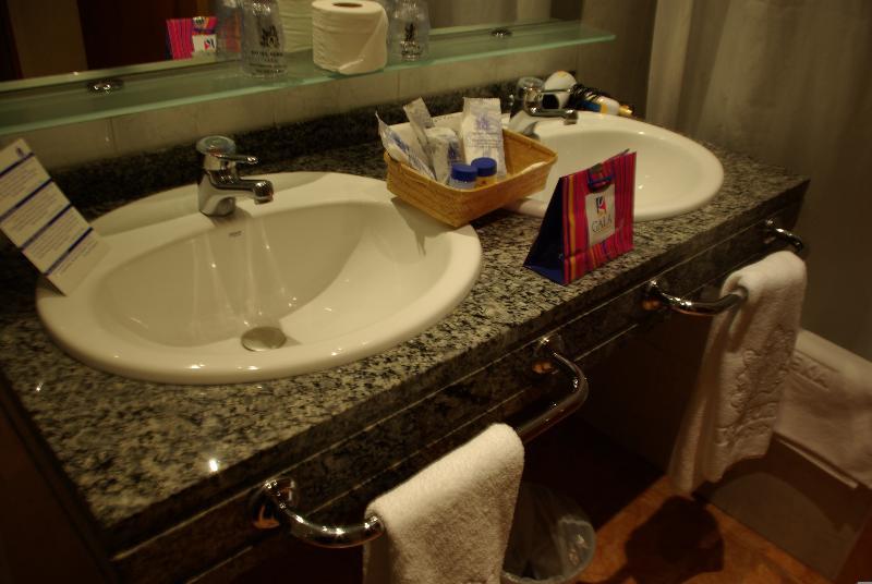 Yomo Eureka Hotel 4*