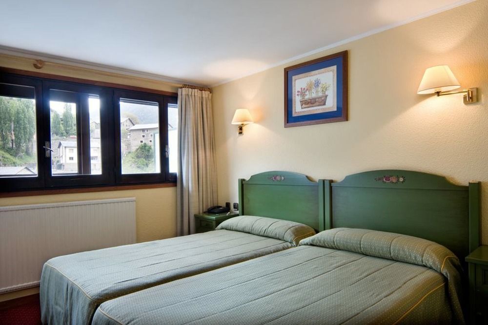 Hotel Rutllan & 4*