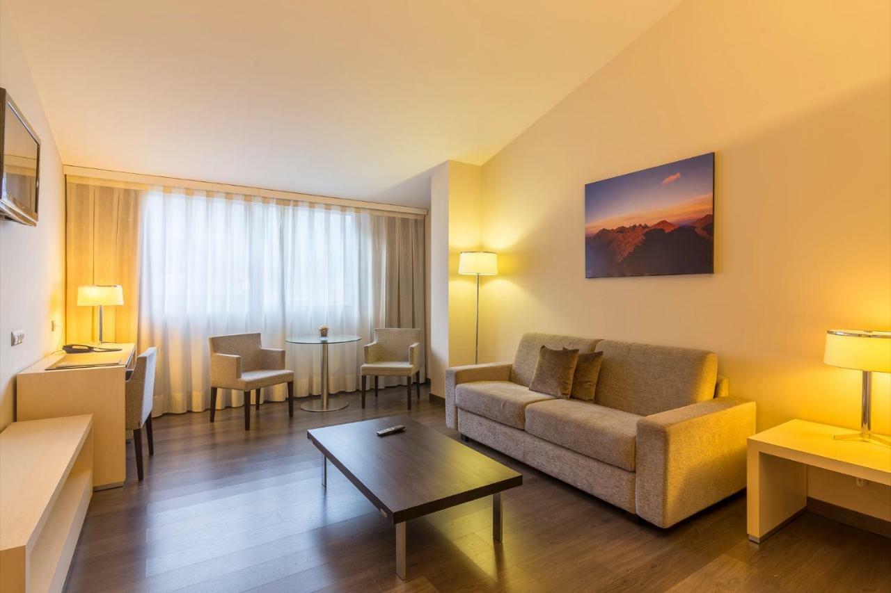 Yomo Mola Park Hotel