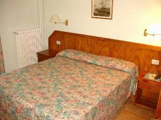 Yomo Petit Paris 3* Encamp