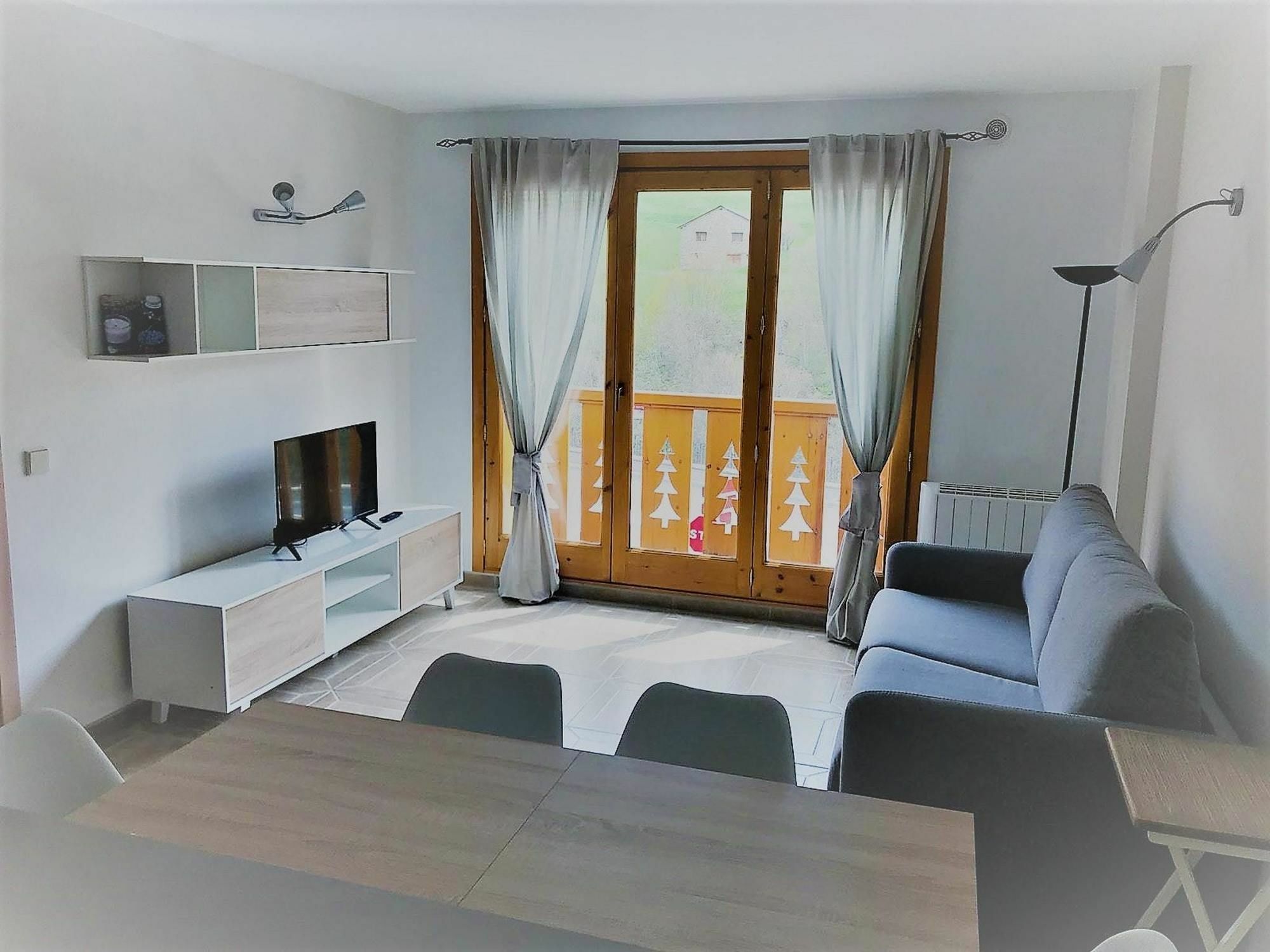 With One Bedroom In Canillo, With Wonderful Mountain View, B Apartamento