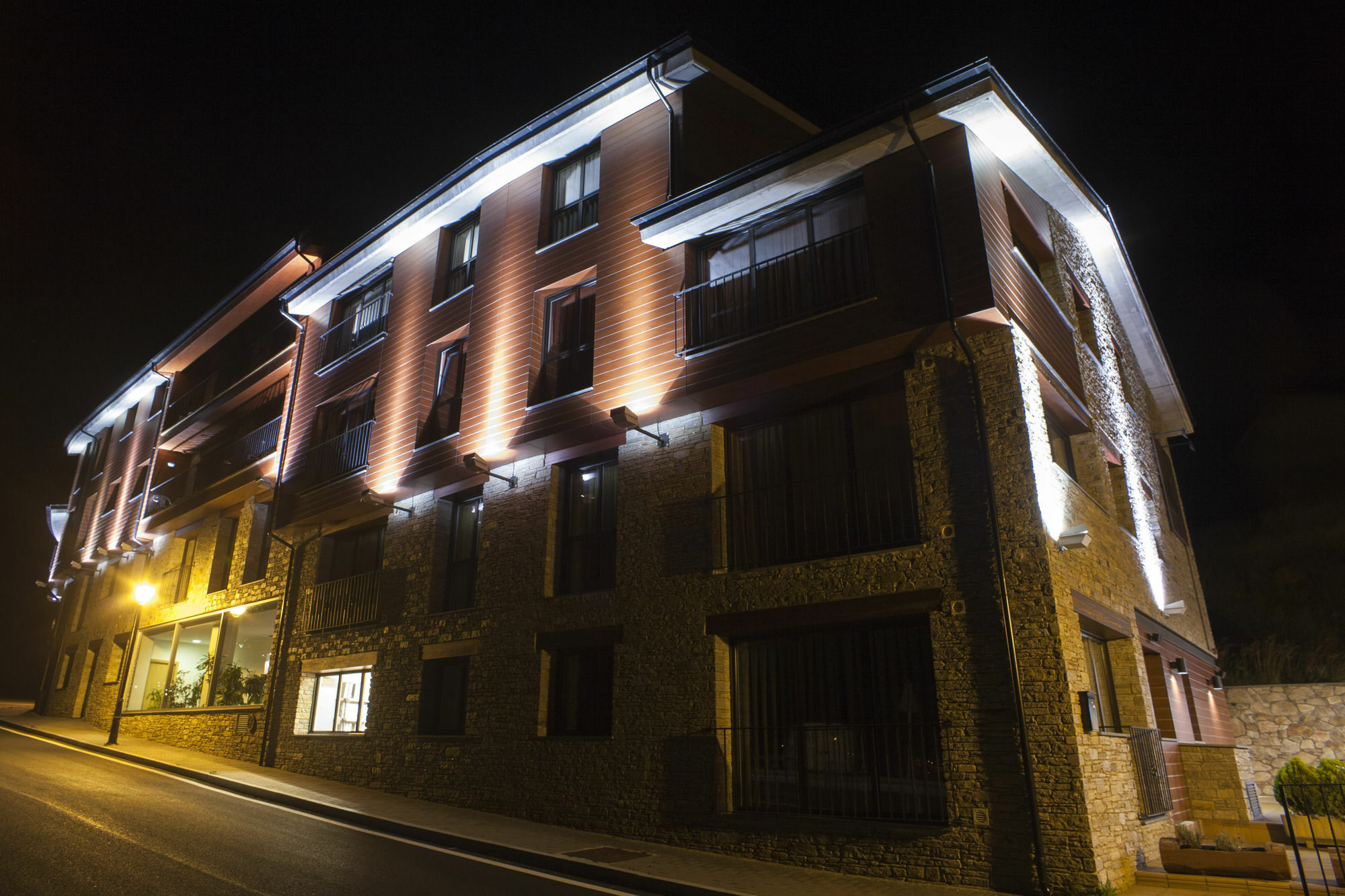Obaga Blanca & Hotel Canillo