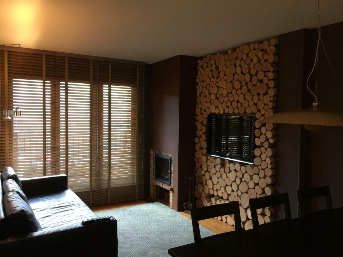 Bosquet 1 Hut 7670