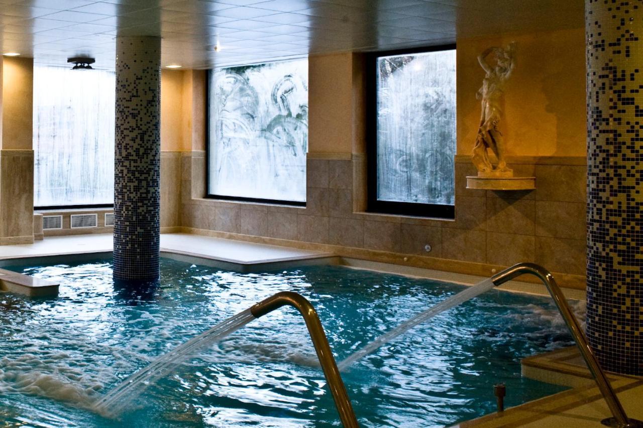 Rutllan & Hotel