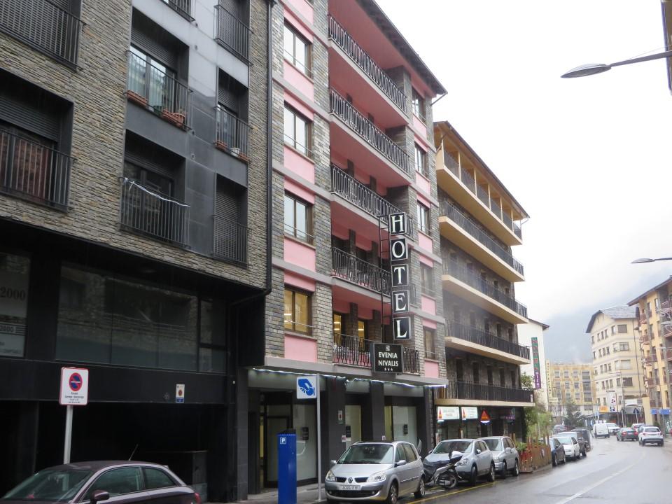 Evenia Nivalis 3* Encamp